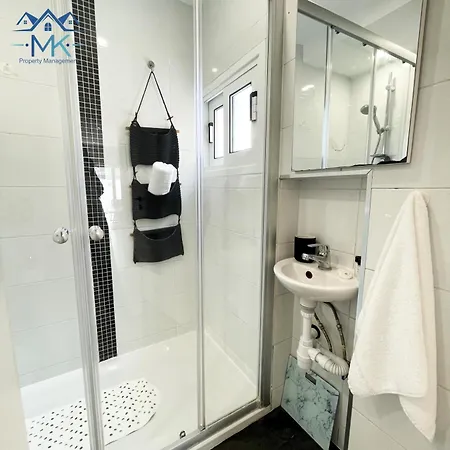 Laura's Cozy דירה